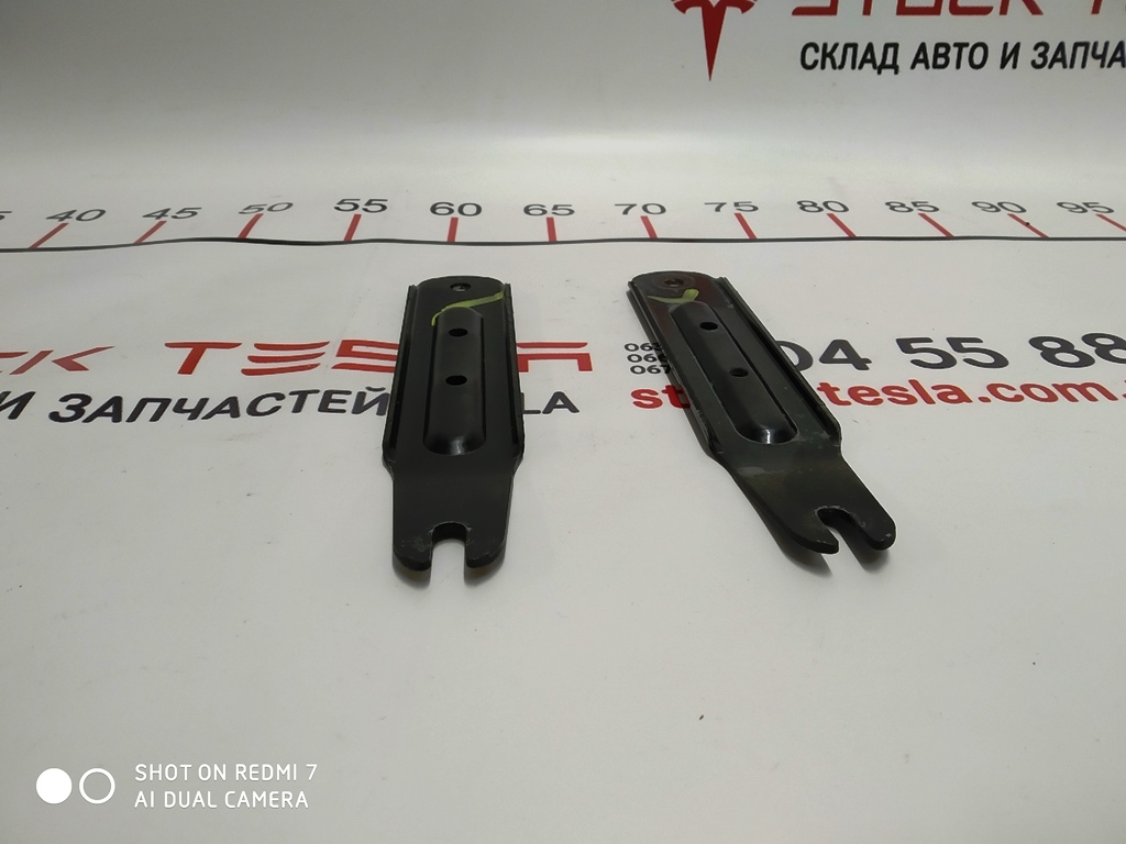 Support de sous-châssis avant DUAL MOTOR Tesla  1030617-00-B