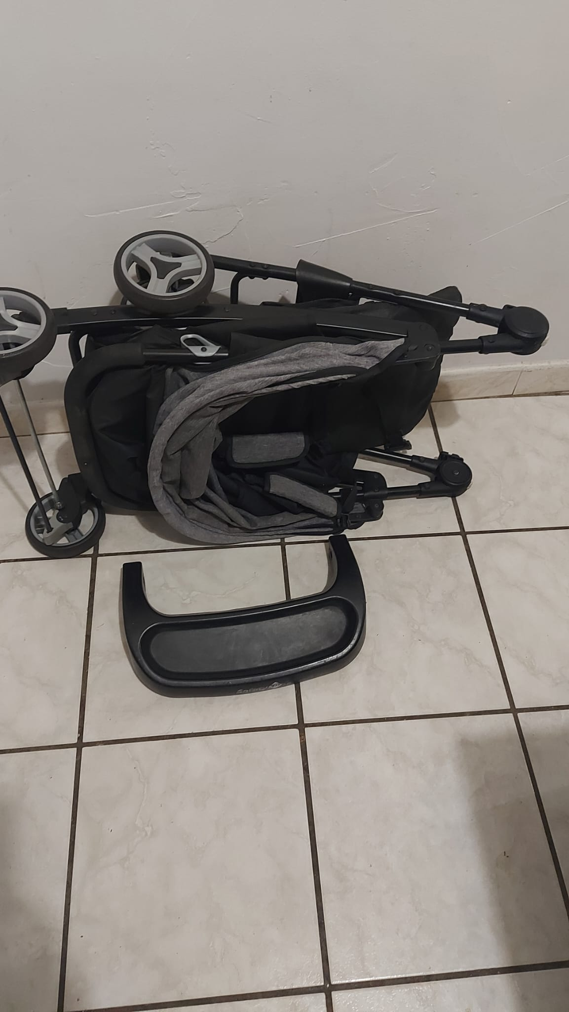 Poussette compacte à vendre, légère et pratique