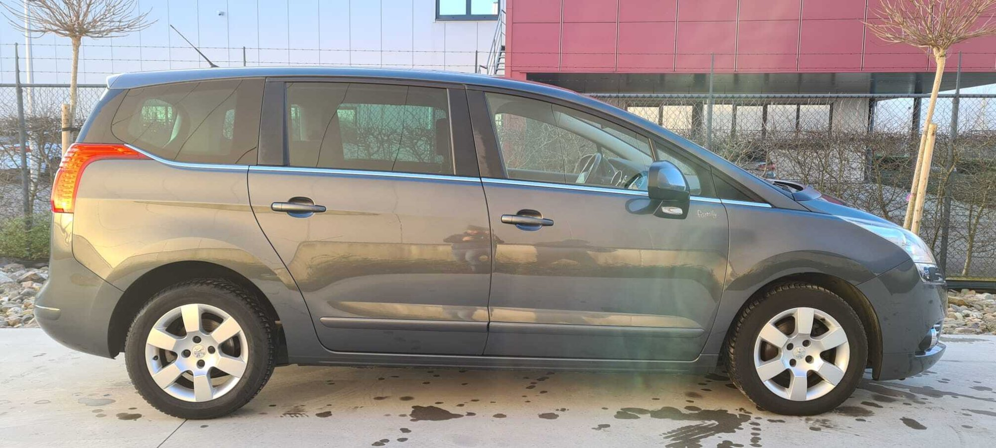 Peugeot 5008 - Photo 1