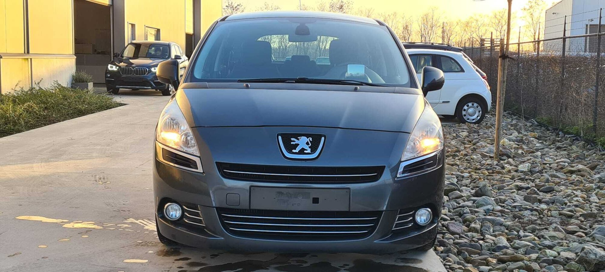 Peugeot 5008 - Miniature 2
