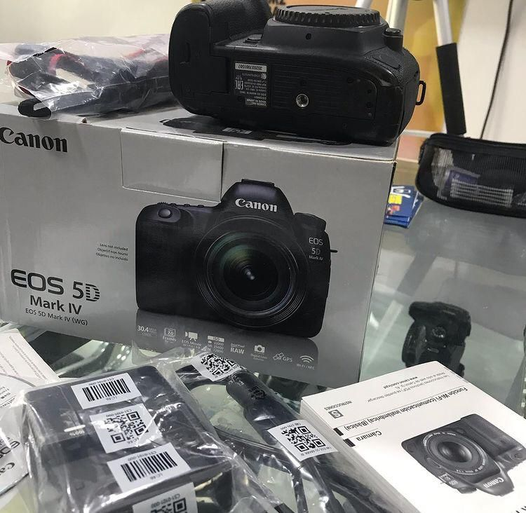 Appareil photo numérique flambant neuf disponible à 15 % de réduction sur le prix de l'offre promoti