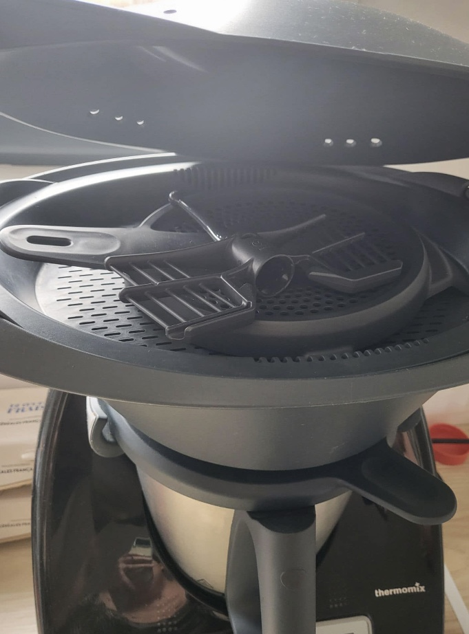 THERMOMIX TM6 ENCORE SOUS GARANTIE AVEC ACCESSOIRES