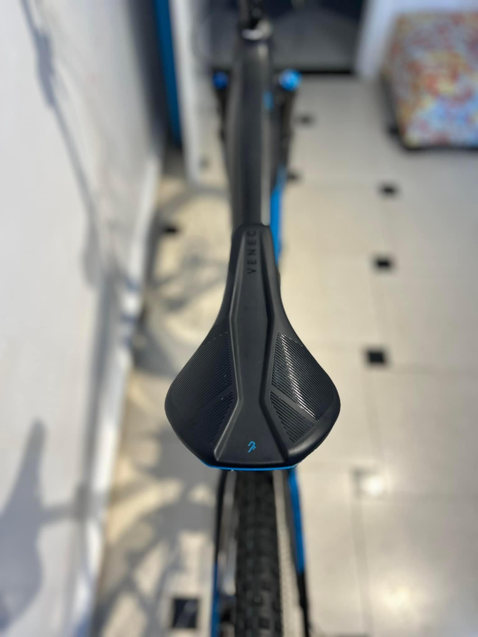 VTT Électrique CUBE ELITE HYBRID C:62 SL 625 29" Noir/Bleu 2022