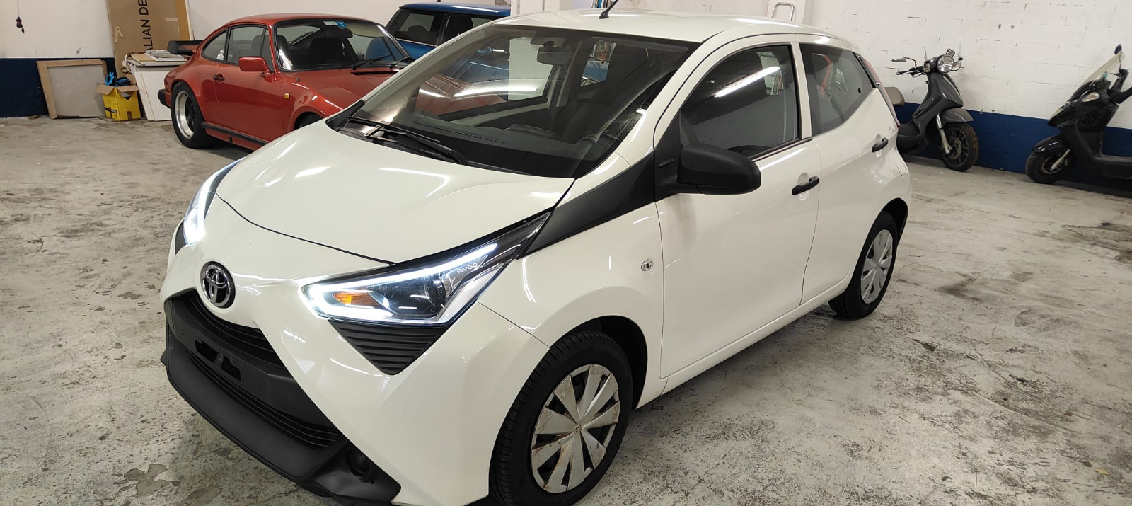 TOYOTA AYGO 1.0 VVT-i X-Play