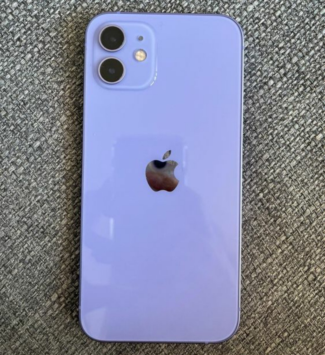 Apple/ IPhone 12