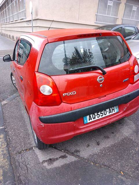 Voiture Nissan pixo
