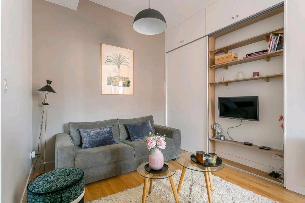Studio lumineux et meublé