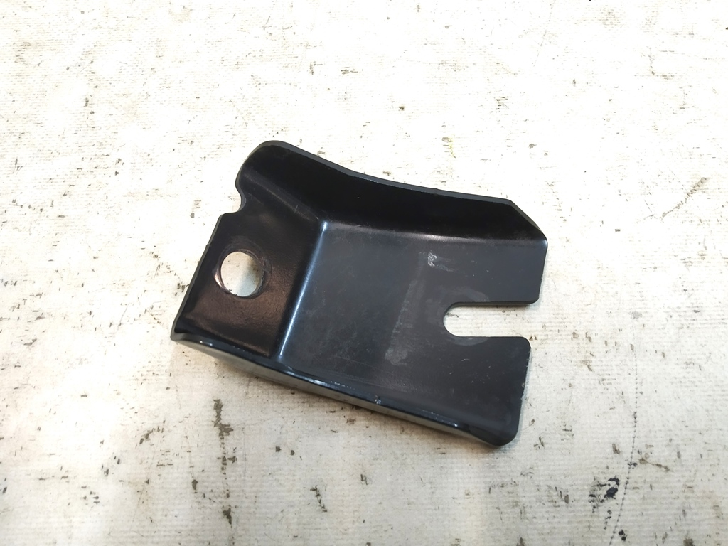 Support de fixation du berceau avant au longeron gauche Tesla modèle Y 1044531-00-LF