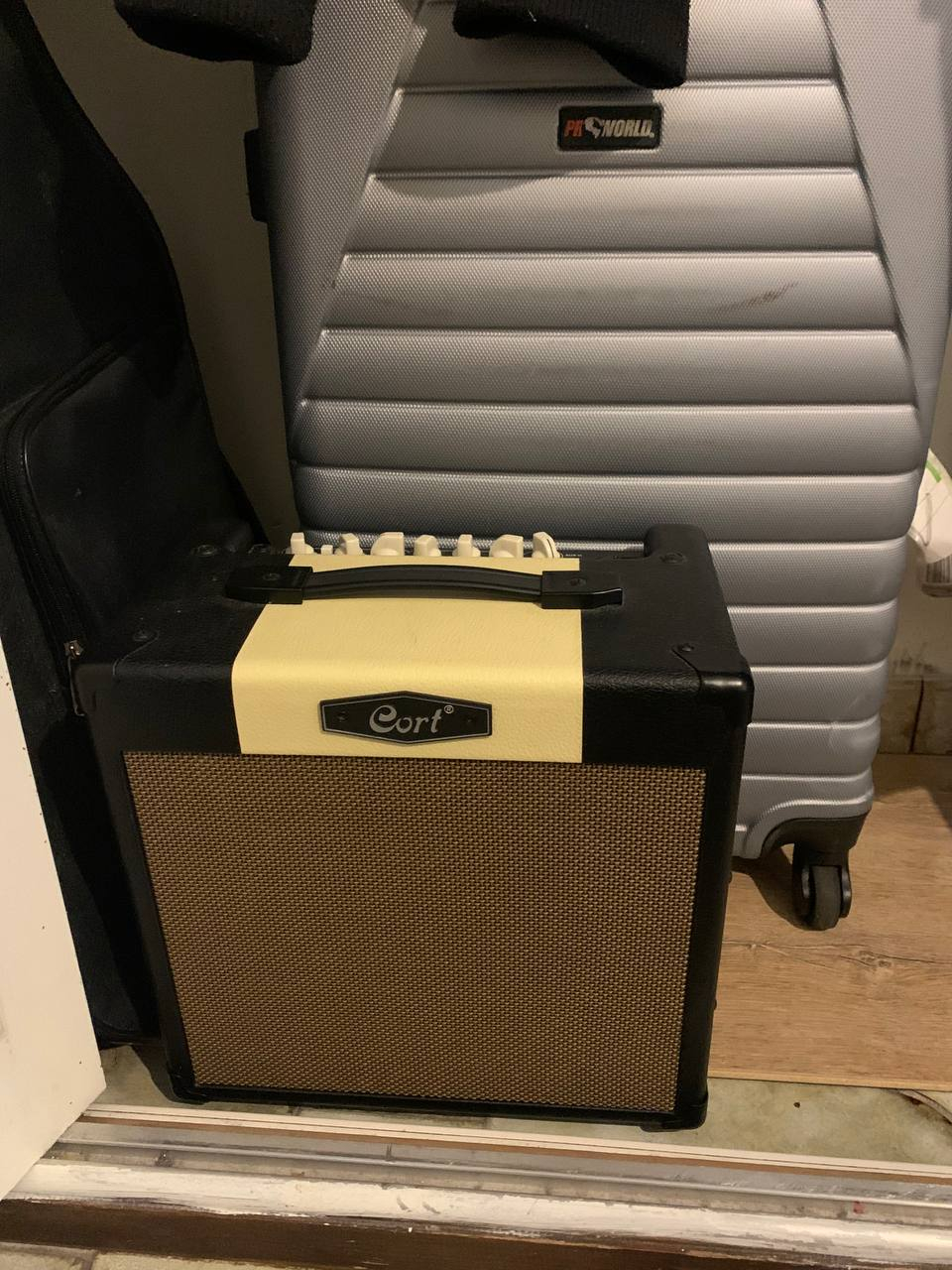 Guitare électrique Cort kx100 et accélérateur Cort cm15r - Miniature 4