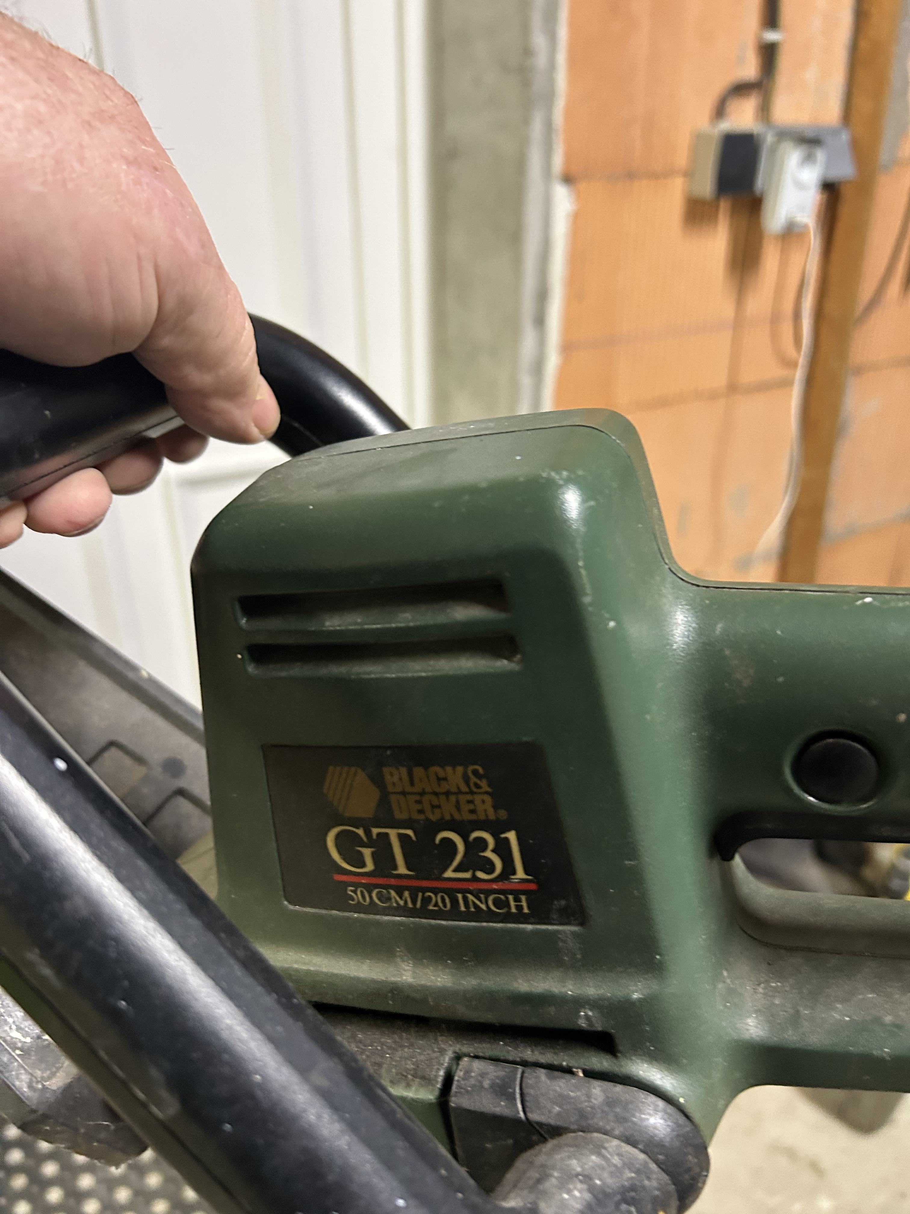 Vends Taille-Haie Électrique en Excellent État