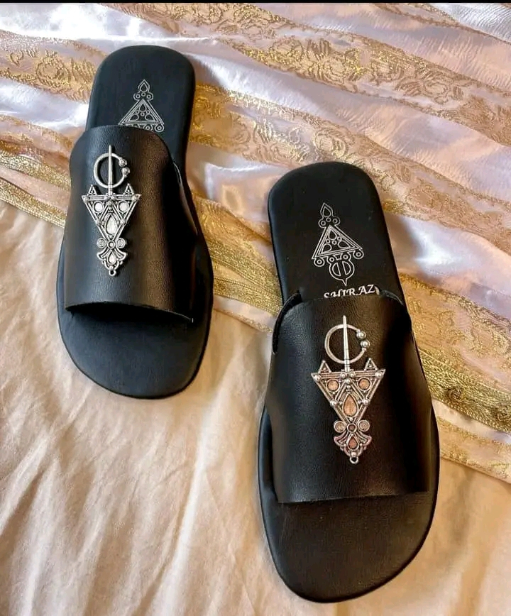 mules traditionnelle berbère les pointures 37 jusqu'à 40 couleurs
disponibles