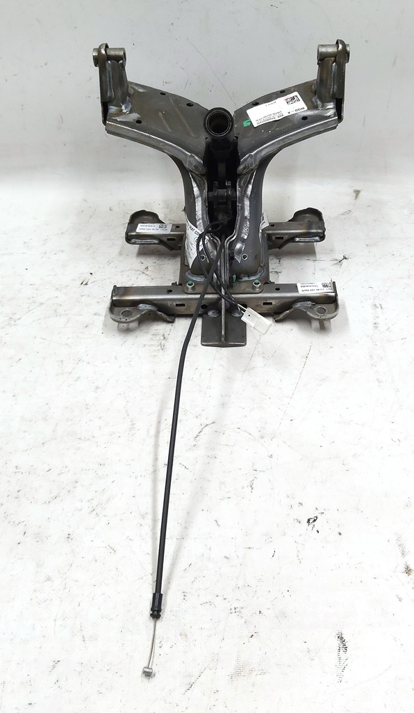 La base (podium) du siège de la 2e rangée du montage droit Tesla modèle X  AG150174-E