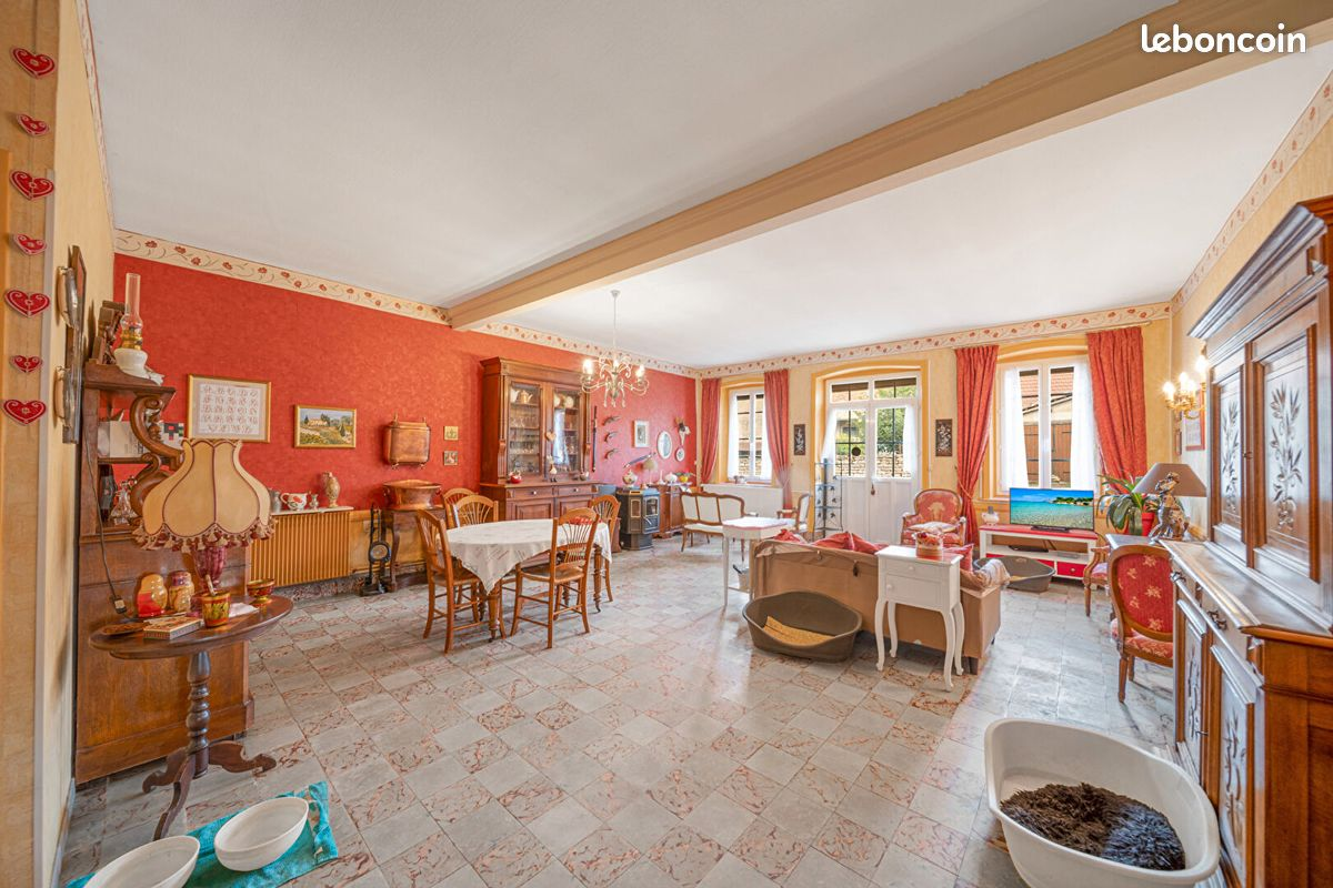 Maison spacieuse de 249 m² à vendre