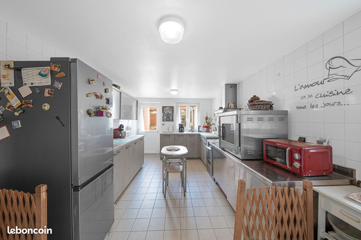 Maison spacieuse de 249 m² à vendre - Miniature 8