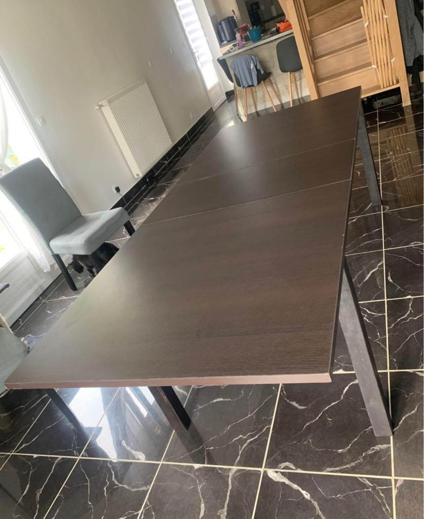 Table à manger et 4 chaises