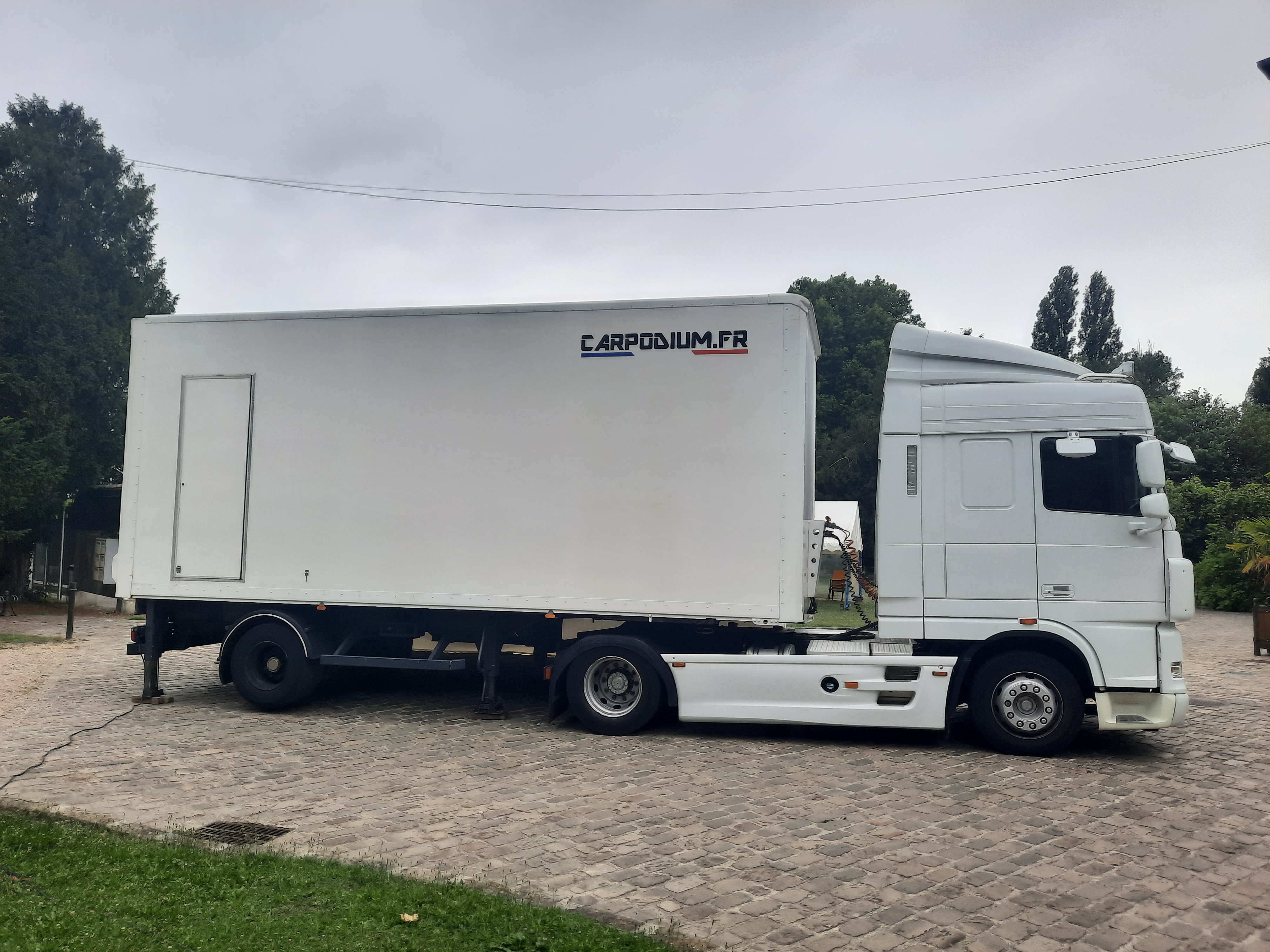 Camion semi podium à vendre