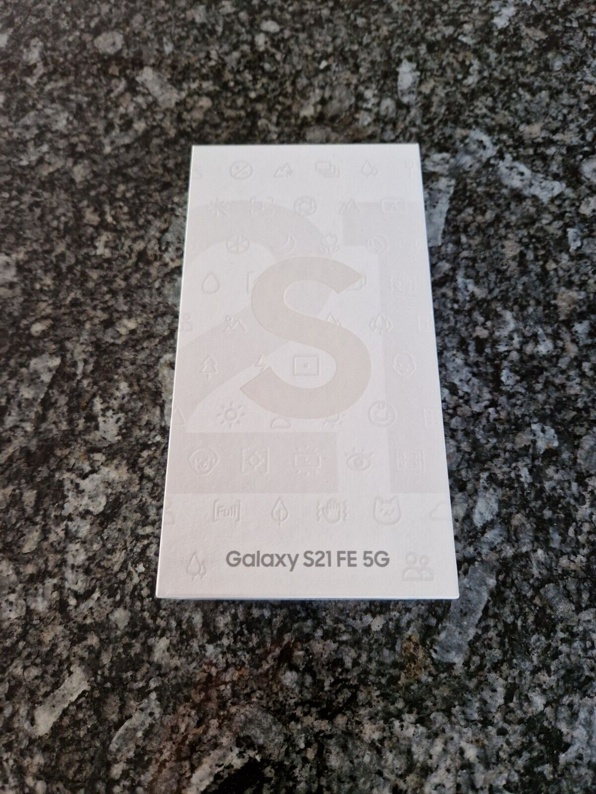 Samsung Galaxy S21 FE 5G SM-G990B/DS - 128GB - Weiß (Ohne Simlock)