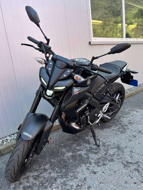 Moto YAMAHA MT 125