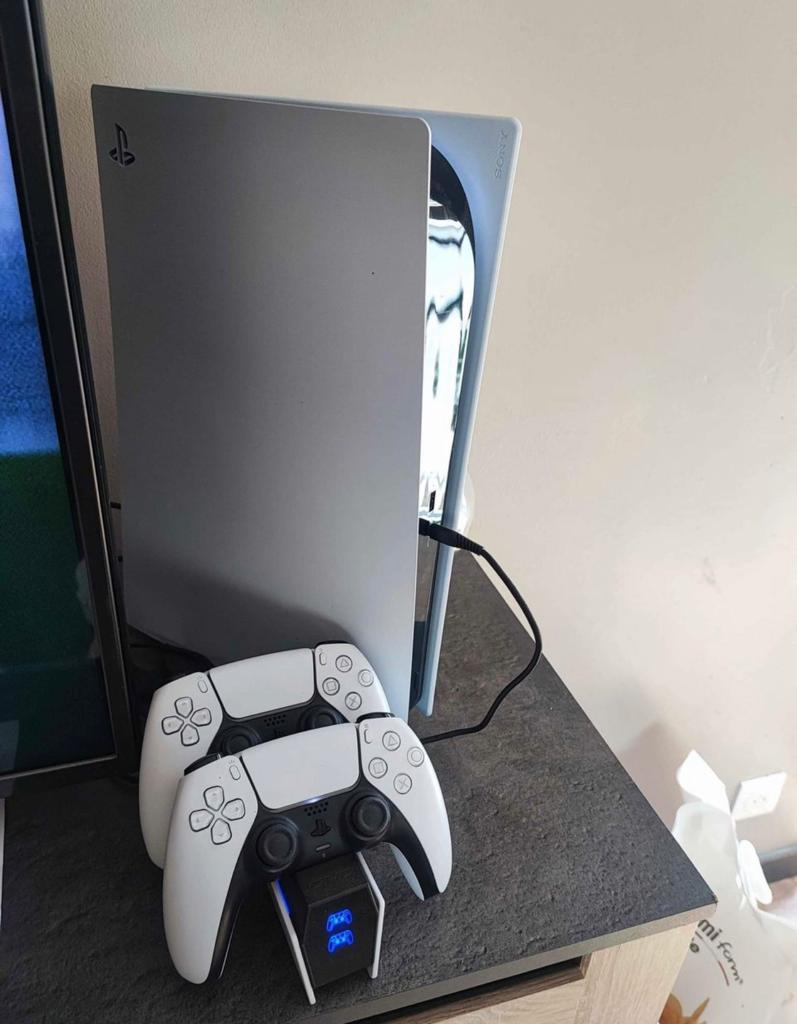 PS5 Digital + 2 manette+ Chargeur - Miniature 2