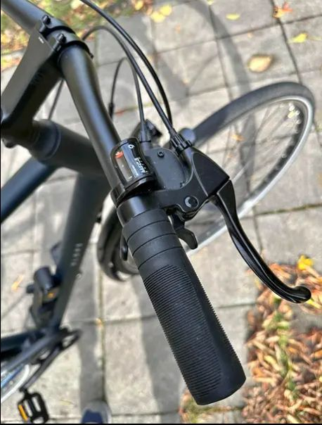 Un vélo VTT disponible