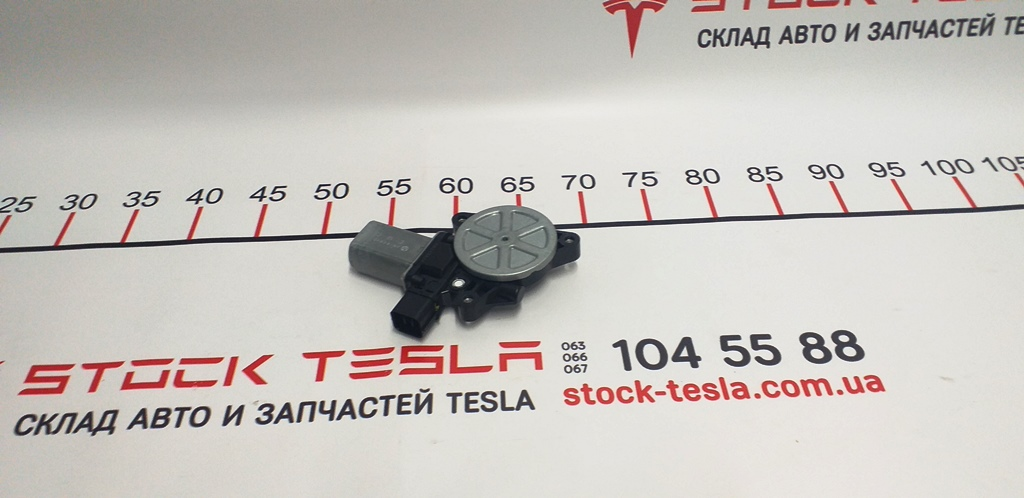 Moteur d'entraînement de toit ouvrant droit Tesla  1006361-00-B
