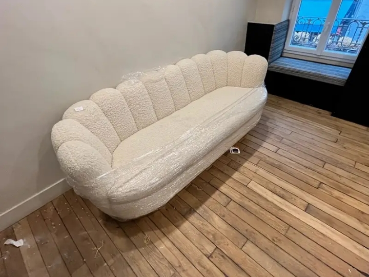 Vends canapé 4places en tissu côtelé blanc crème,Eichlroltz Mirage canpé neuf, jamais servi
