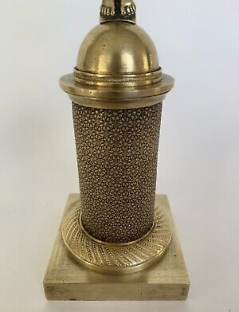 Paire de bougeoirs en Bronze