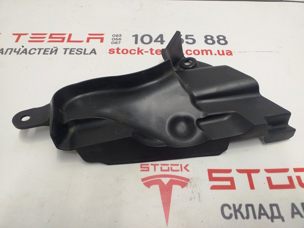 Couvercle de coupelle en caoutchouc droit Tesla Model 3
1081695-00-A-Uc