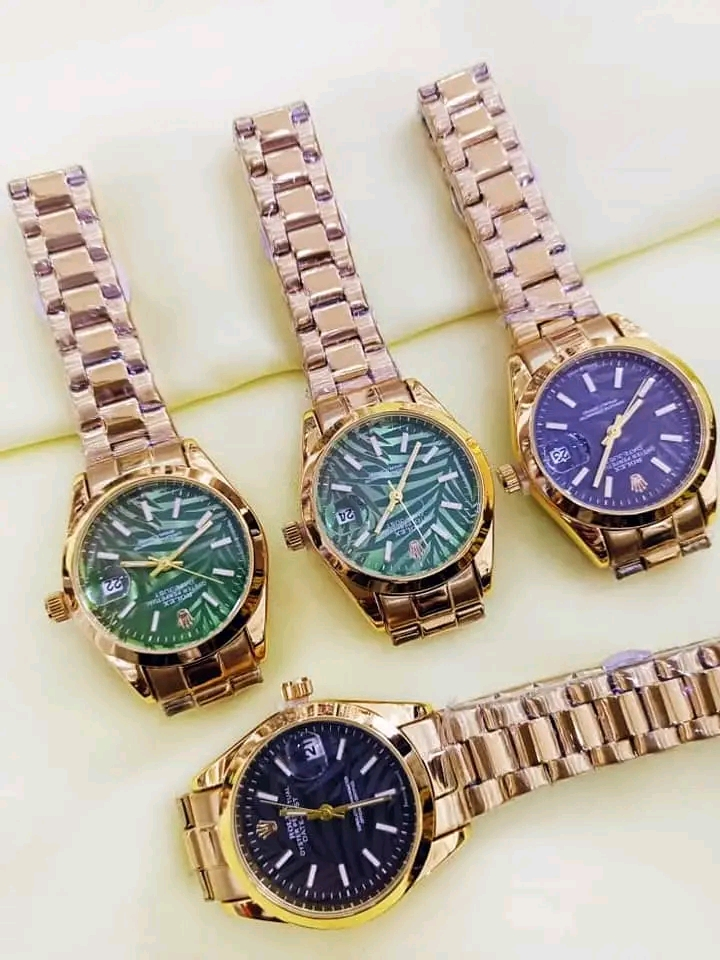 Montre homme pour l'enjoliveur . Bonne qualité