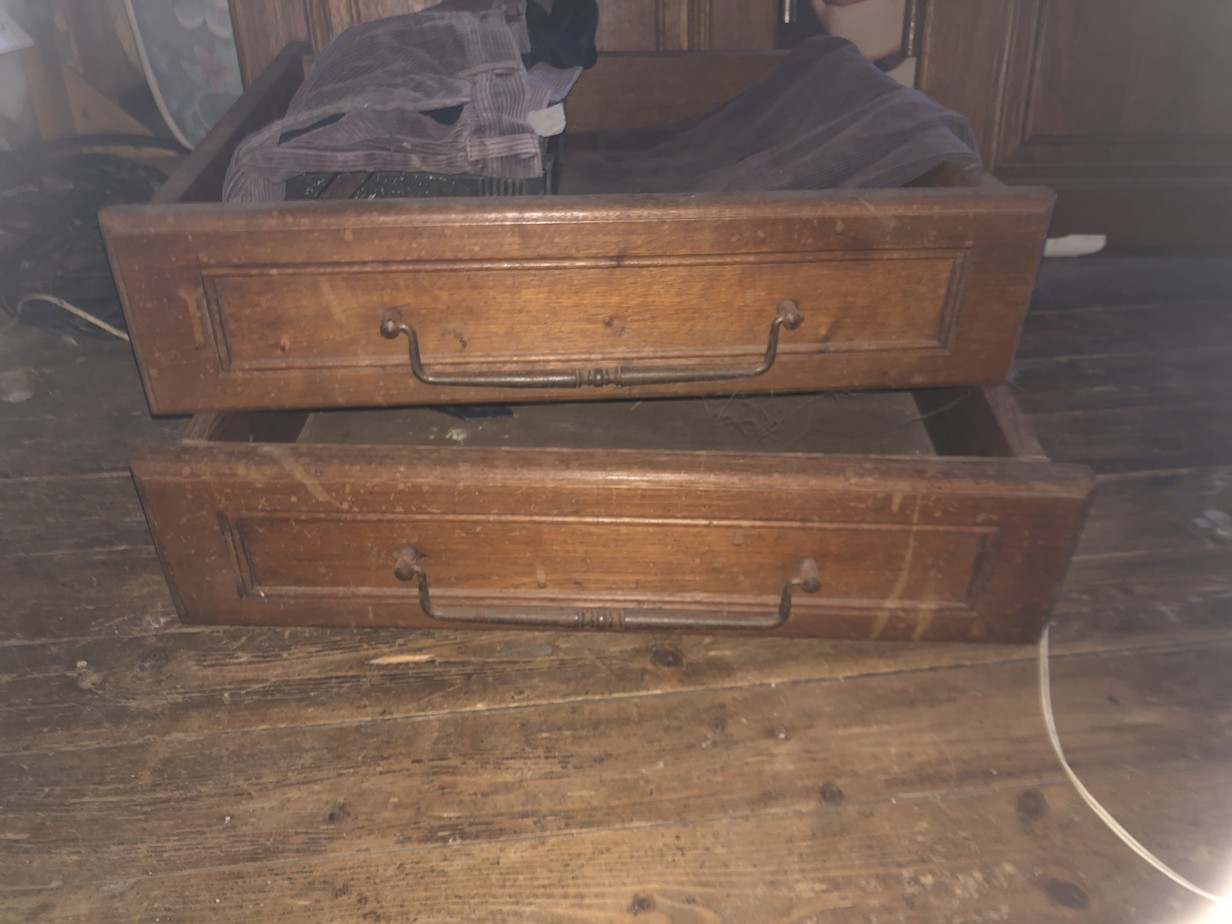 Armoire en chêne massif
