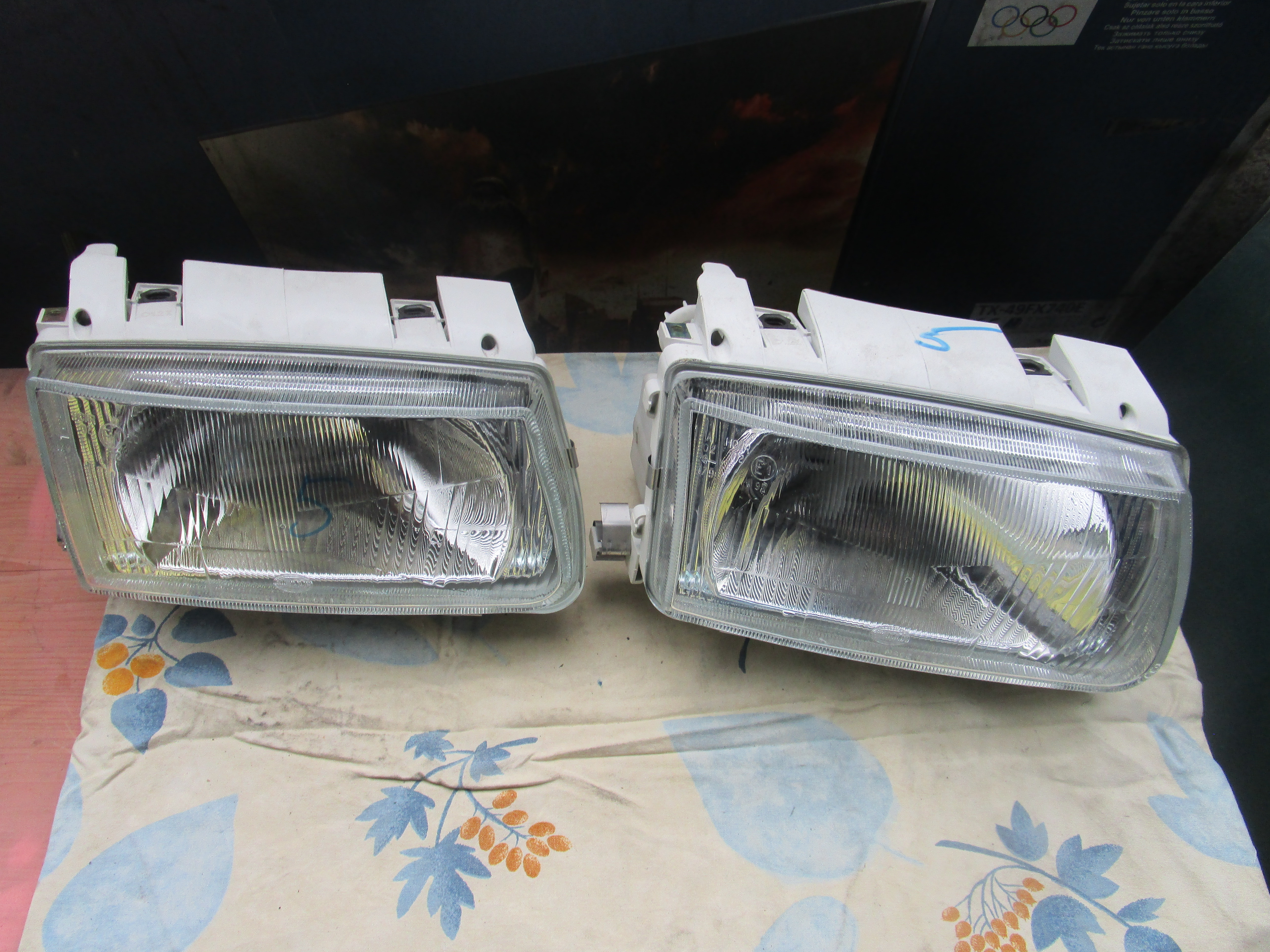 VW Polo 3 + Van Youngtimer - Miniature 2