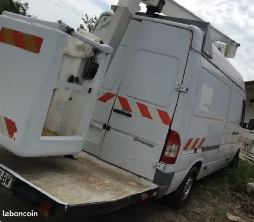 Mercedes Sprinter équipé d'une nacelle à vendre - Miniature 2