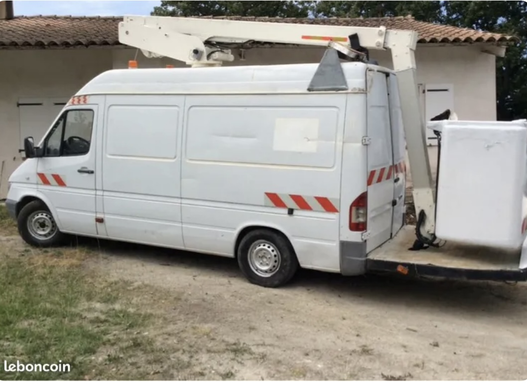 Mercedes Sprinter équipé d'une nacelle à vendre - Miniature 3