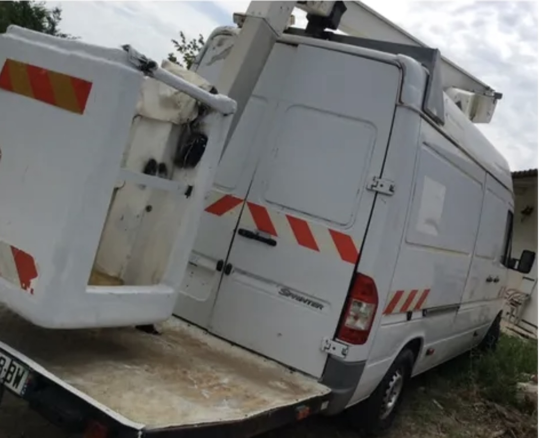 Mercedes Sprinter équipé d'une nacelle à vendre