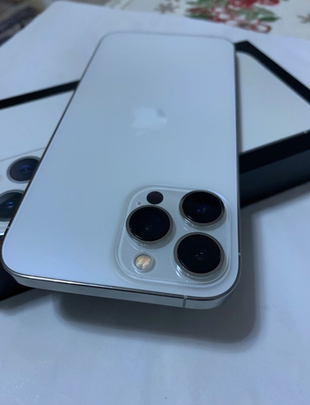 iPhone 12 Pro Max 128GB emballage d'origine. - Miniature 2