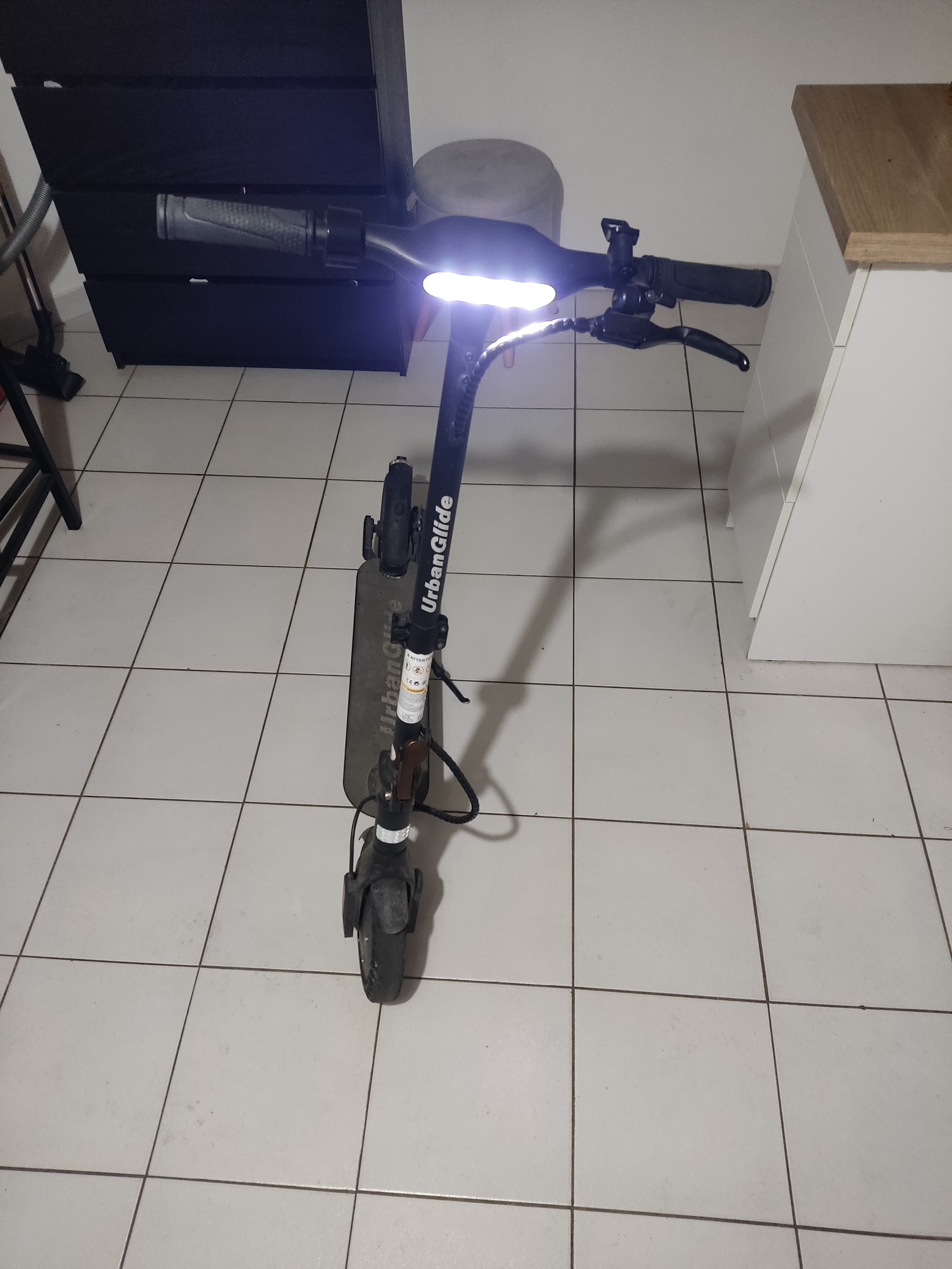 Trottinette électrique à réparer - Miniature 3
