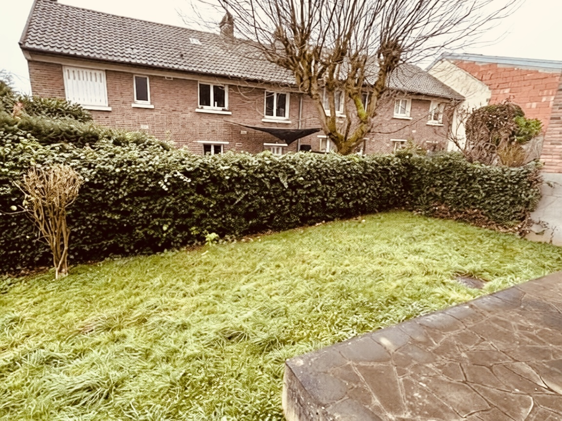 Maison F5 de 113 m² à louer avec jardin et garage - Miniature 4