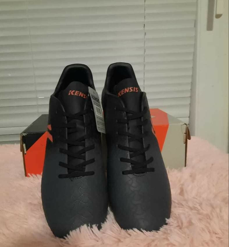 Nouvelle Chaussures de foot Marke Kensis