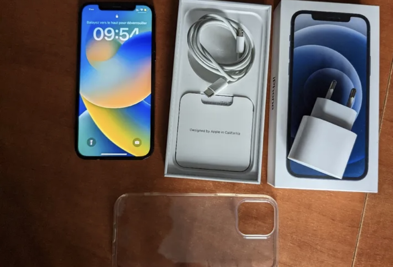 iPhone 12 noir 64 GB