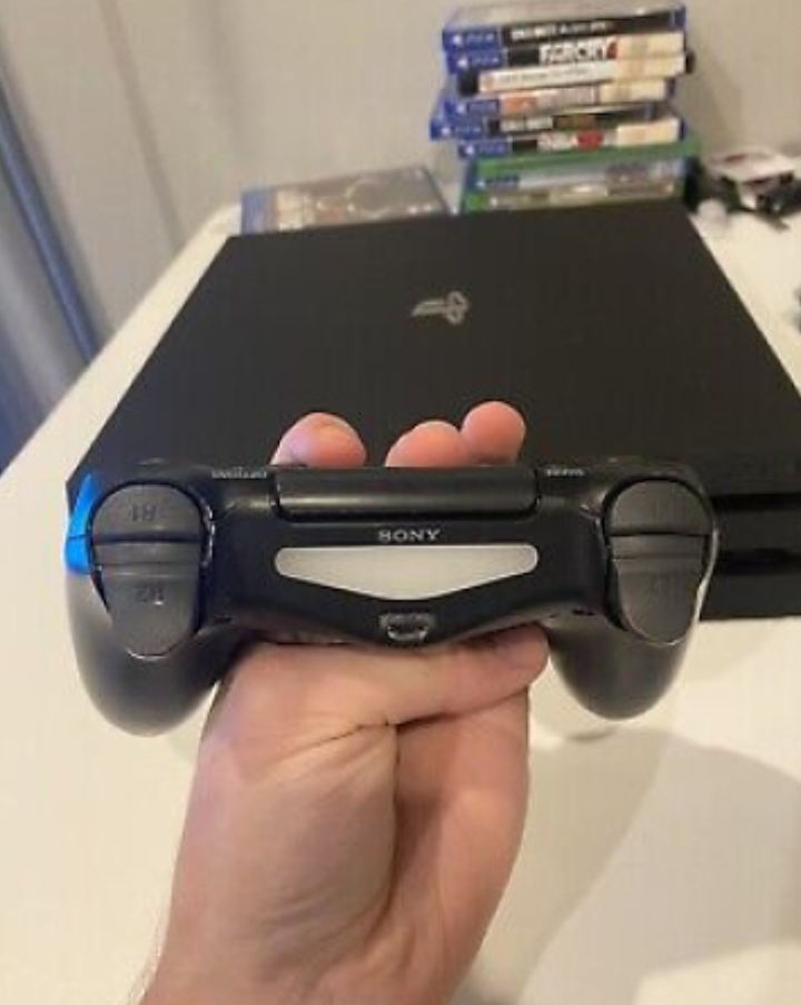 Sony PlayStation 4