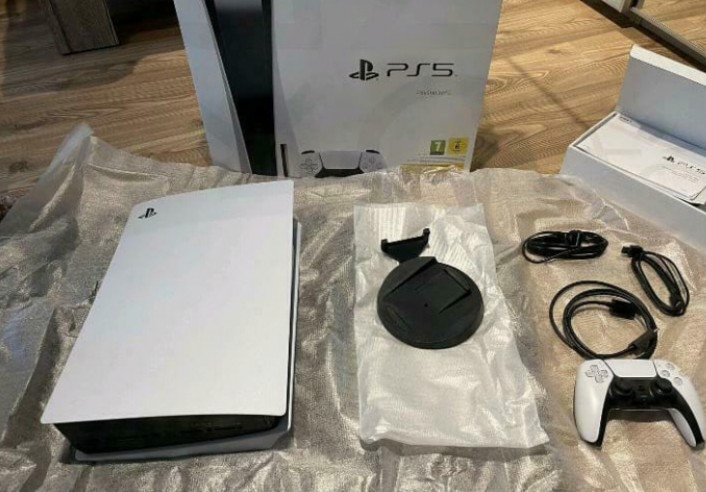PlayStation 5 avec un bon nombre de jeux - Miniature 2