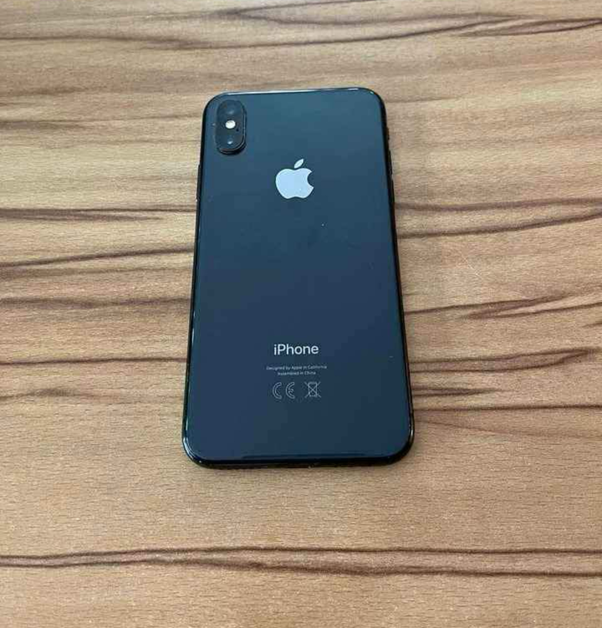 iPhone XS Max noir avec boîte et accessoires