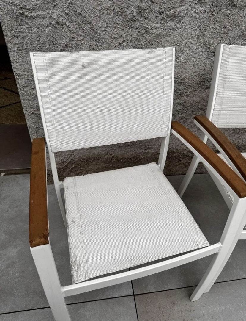 Ensemble salon de jardin table et 8 chaises