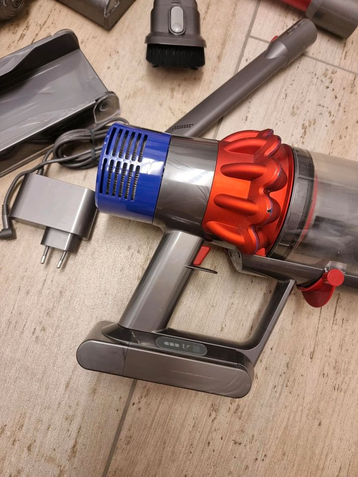 Dyson v11 avec ses accessoire à jour
