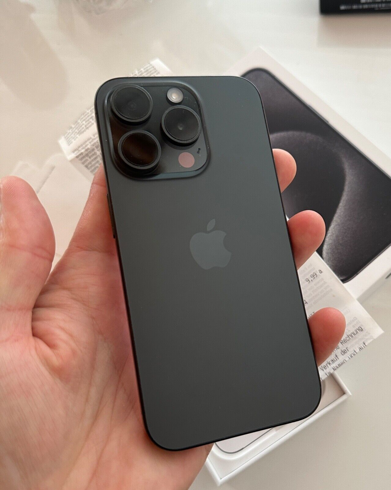 Apple iPhone 15 Pro – 256 Go – Noir titane