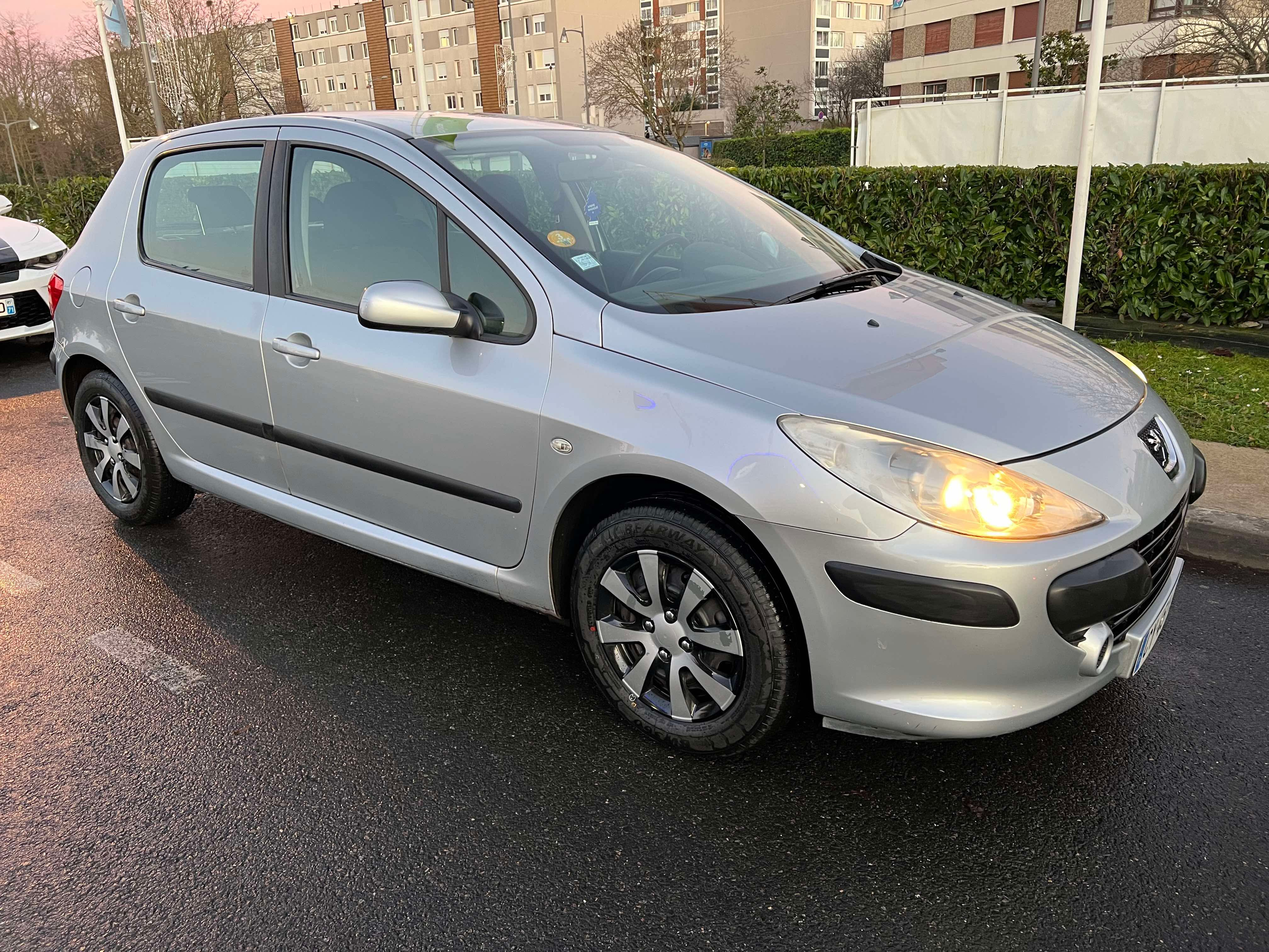 Superbe Peugeot 307 HDi 90ch en excellent état - Miniature 2