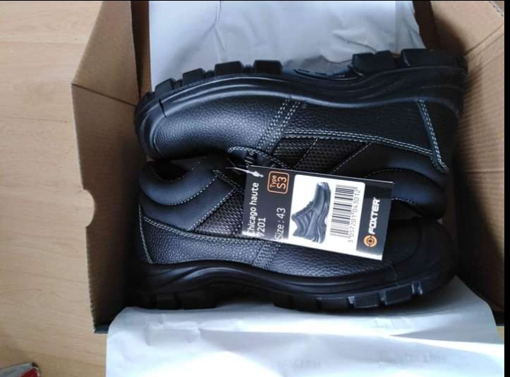 Chaussures noires montante