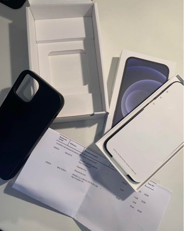 IPhone12 220e