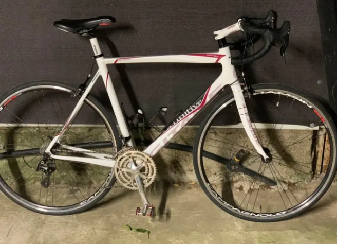vélo de course en carbone