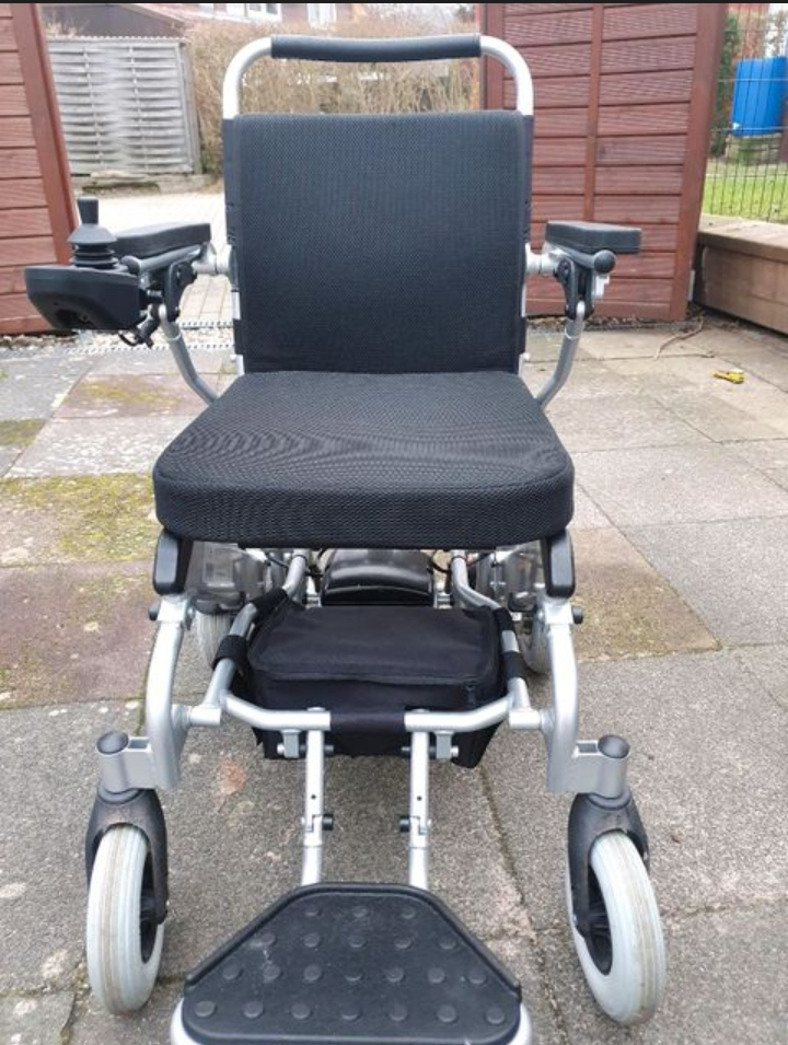 Je vends ce fauteuil roulant électrique - Miniature 4